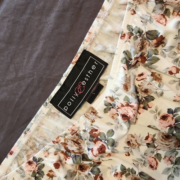 Ladies off shoulder top, size Large - Picture 2 of 6